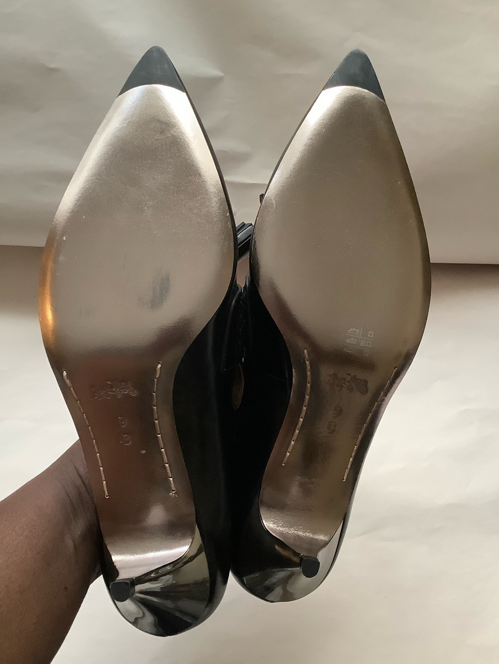 COACH| Wmns Black Leather Betty Heeled Loafer Tassle Sz 9B Office - Picture 9 of 13